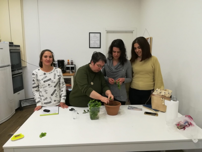 Doğa özlemi çekenler hasretlerini şehirde tarımla gideriyor